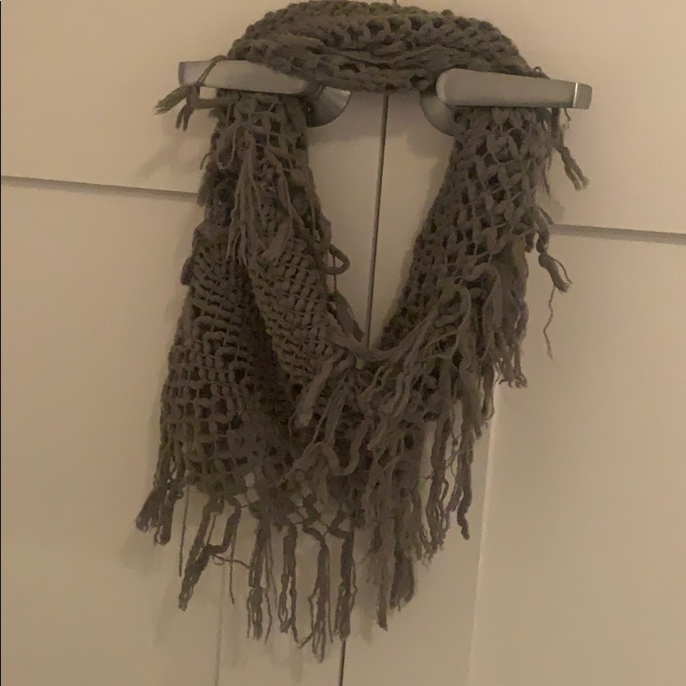 Grew scarf